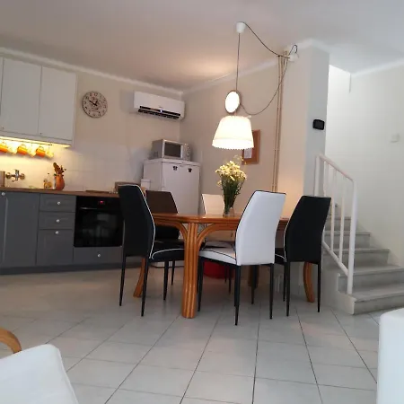 Haz A Tonal Apartment